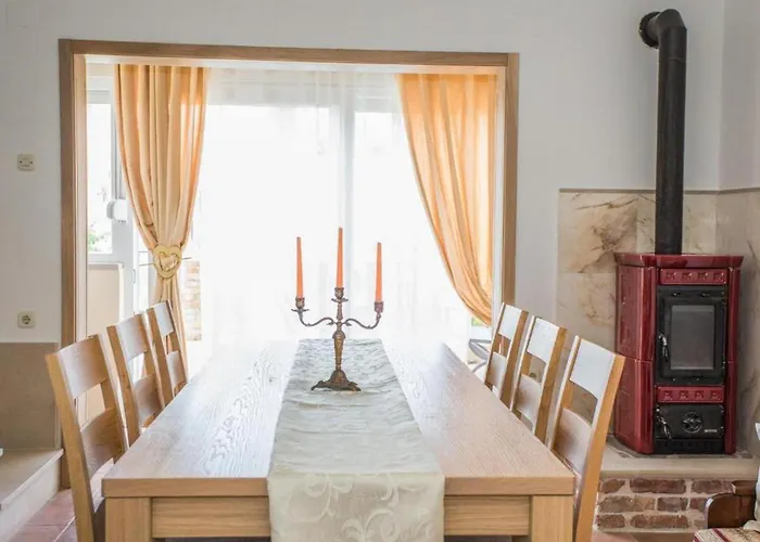 Scenic Two Bedroom With Private Pool * Sutivan