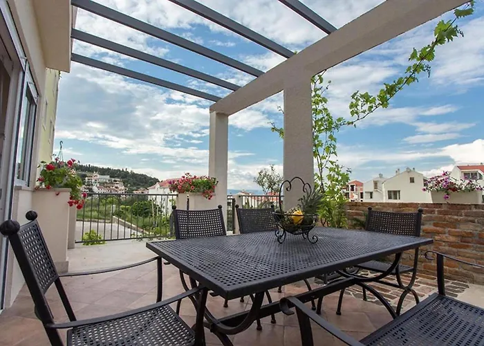 Scenic Two Bedroom With Private Pool Vila
