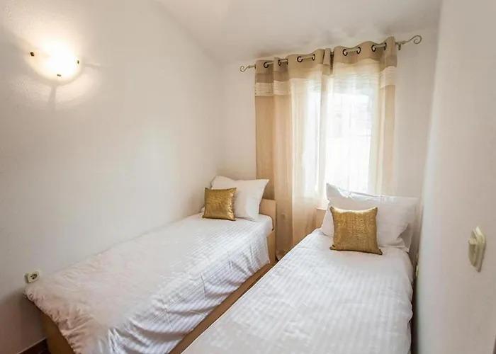 Scenic Two Bedroom With Private Pool Vila *