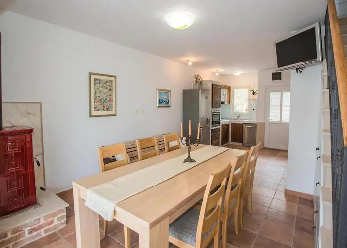 Vila Scenic Two Bedroom With Private Pool Sutivan