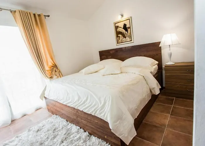 Scenic Two Bedroom With Private Pool * Sutivan