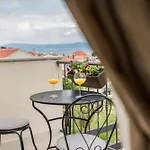 Scenic Two Bedroom With Private Pool Sutivan