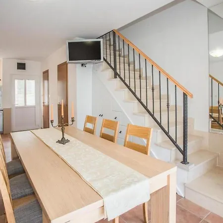 Scenic Two Bedroom With Private Pool Sutivan