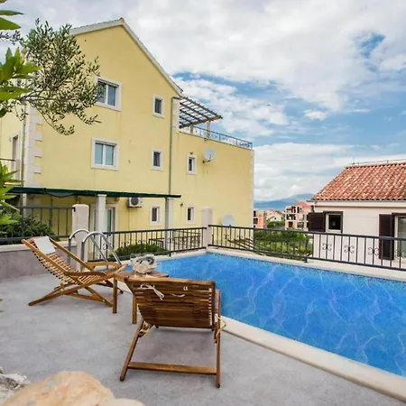 Scenic Two Bedroom With Private Pool