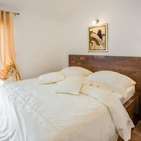 Villa Scenic Two Bedroom With Private Pool Sutivan