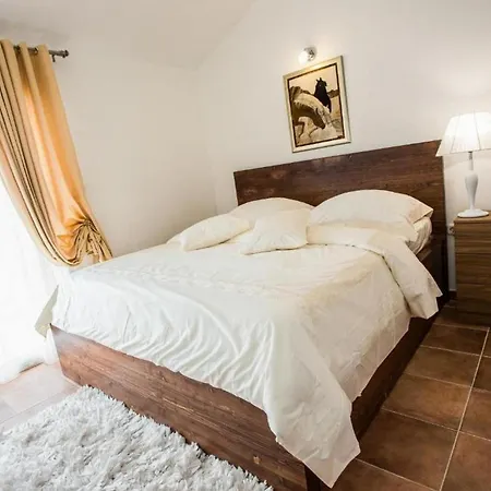 Scenic Two Bedroom With Private Pool * Sutivan
