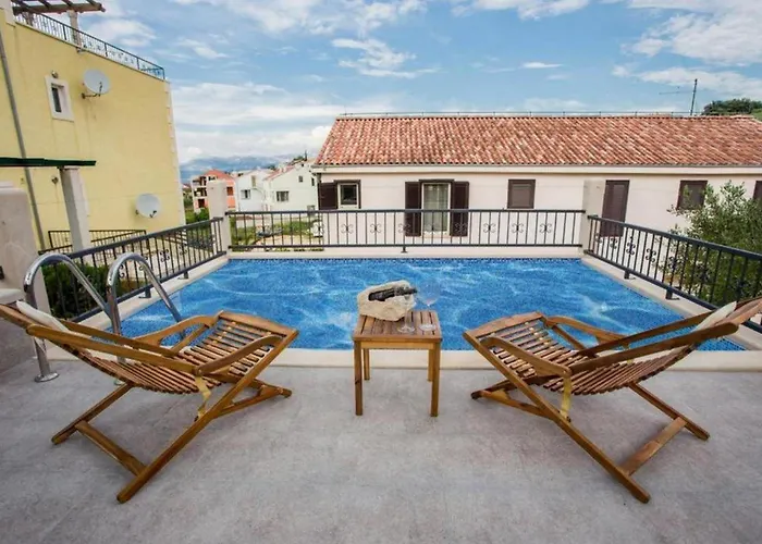 Scenic Two Bedroom With Private Pool *