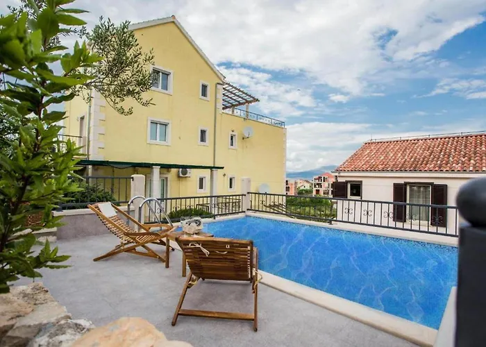 Scenic Two Bedroom With Private Pool